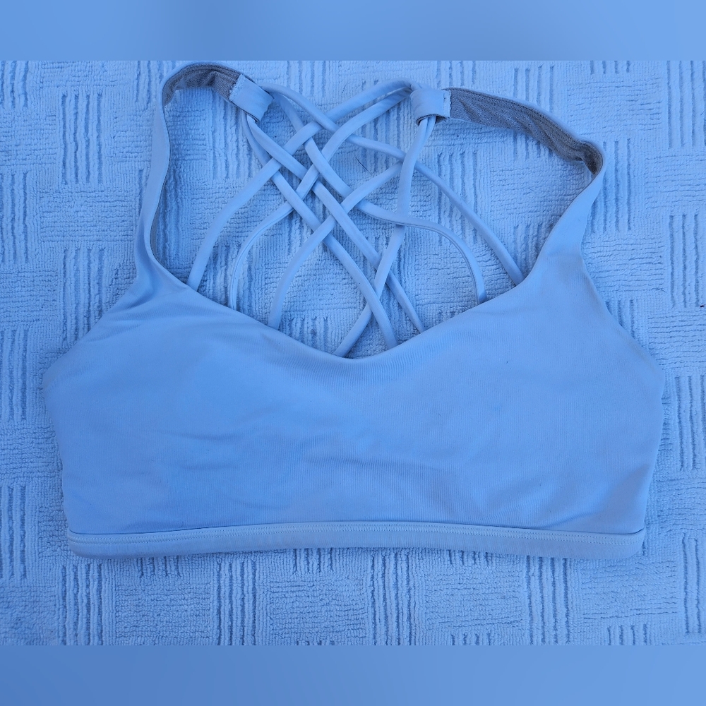 EUC Lululemon Free to be Wild Bra Size 6